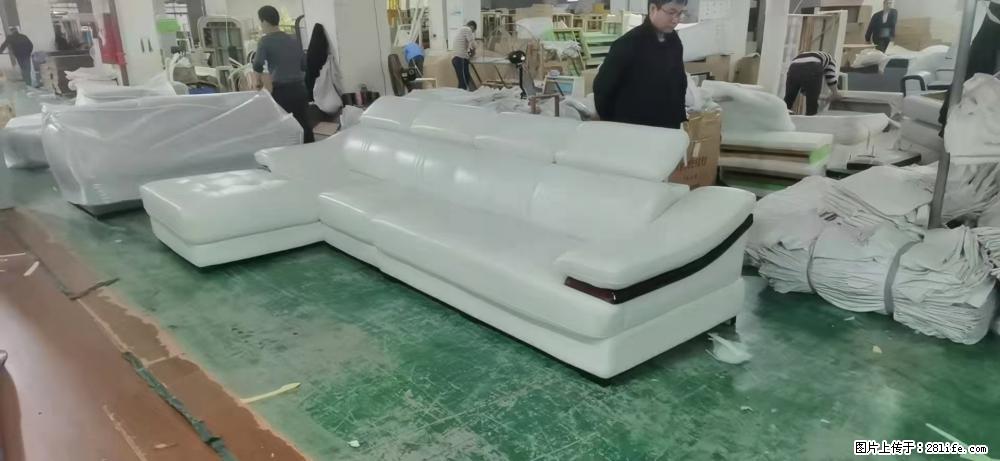 【大厂仿真皮沙发】实木框架,高回弹海绵45密度。全新包装,质量非常好,3.6米右贵妃 - 各类家具 - 居家生活 - 哈密分类信息 - 哈密28生活网 hami.28life.com