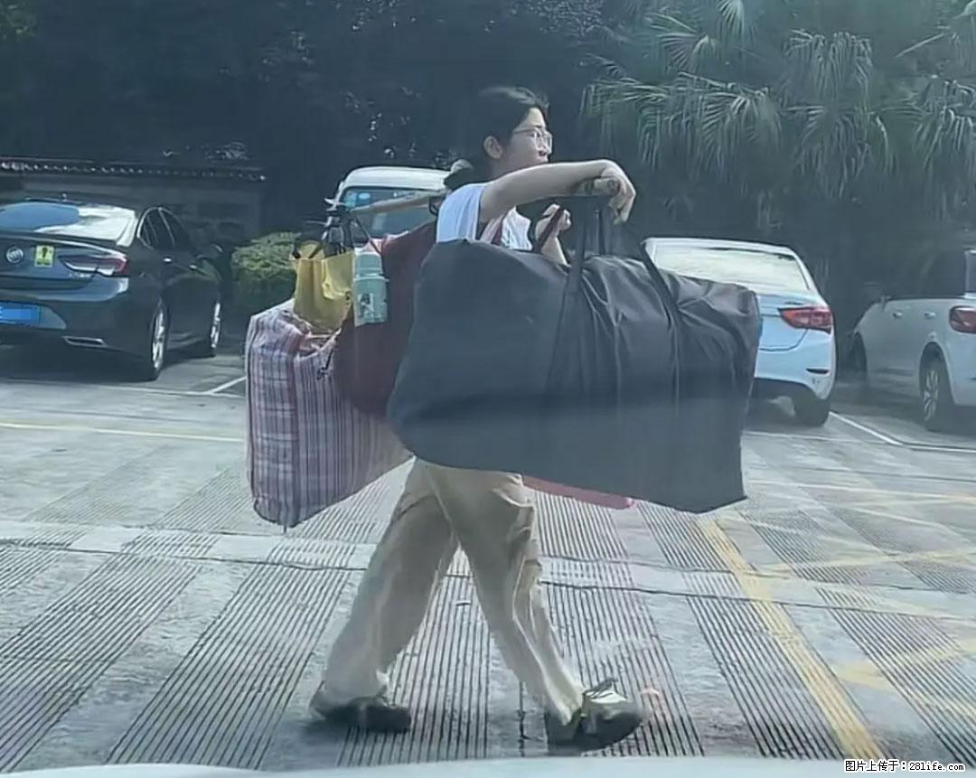 全网追的“扁担女孩”,找了一份暑假工,时薪12元 - 哈密生活资讯 - 哈密28生活网 hami.28life.com