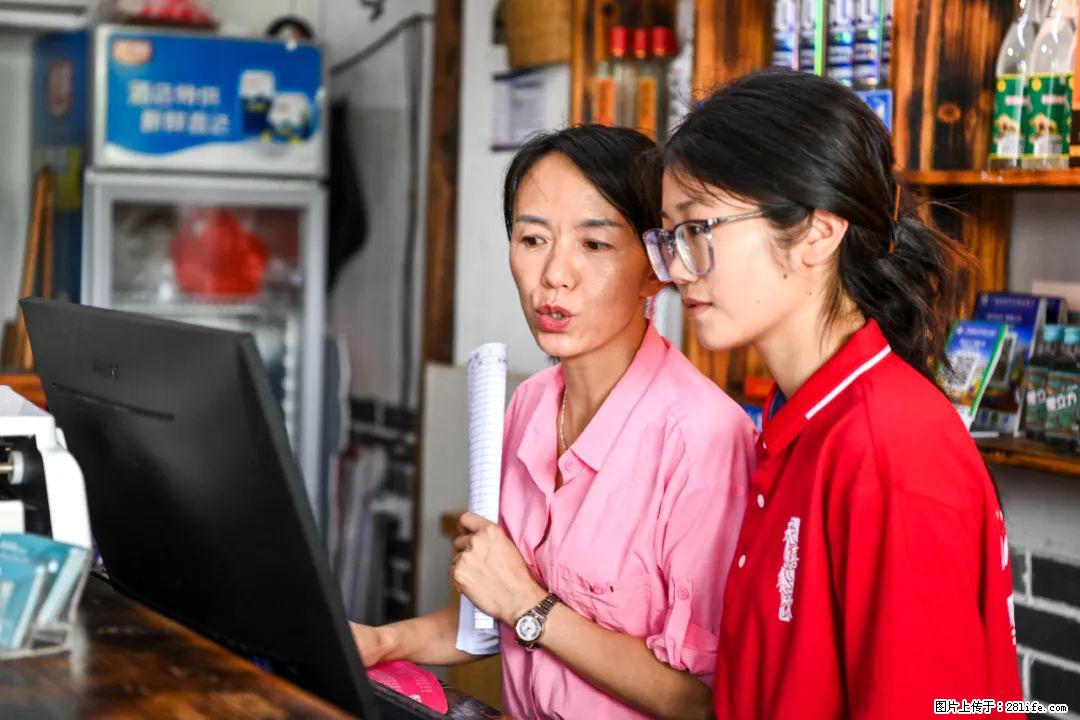 全网追的“扁担女孩”,找了一份暑假工,时薪12元 - 哈密生活资讯 - 哈密28生活网 hami.28life.com